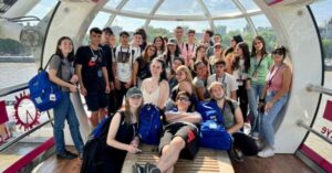 imagen de jovenes en verano