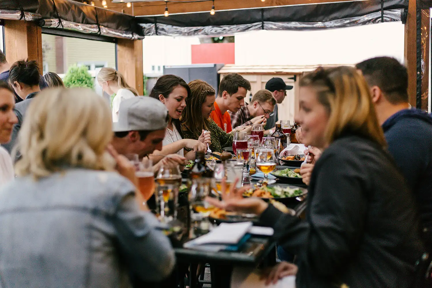 imagen de familia Canadiense almorzando