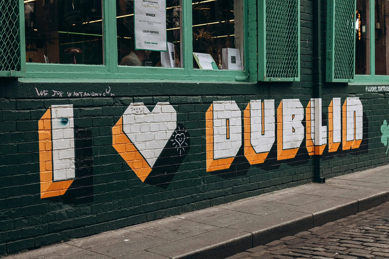 Pared escrita con "Yo amo a Dublin"