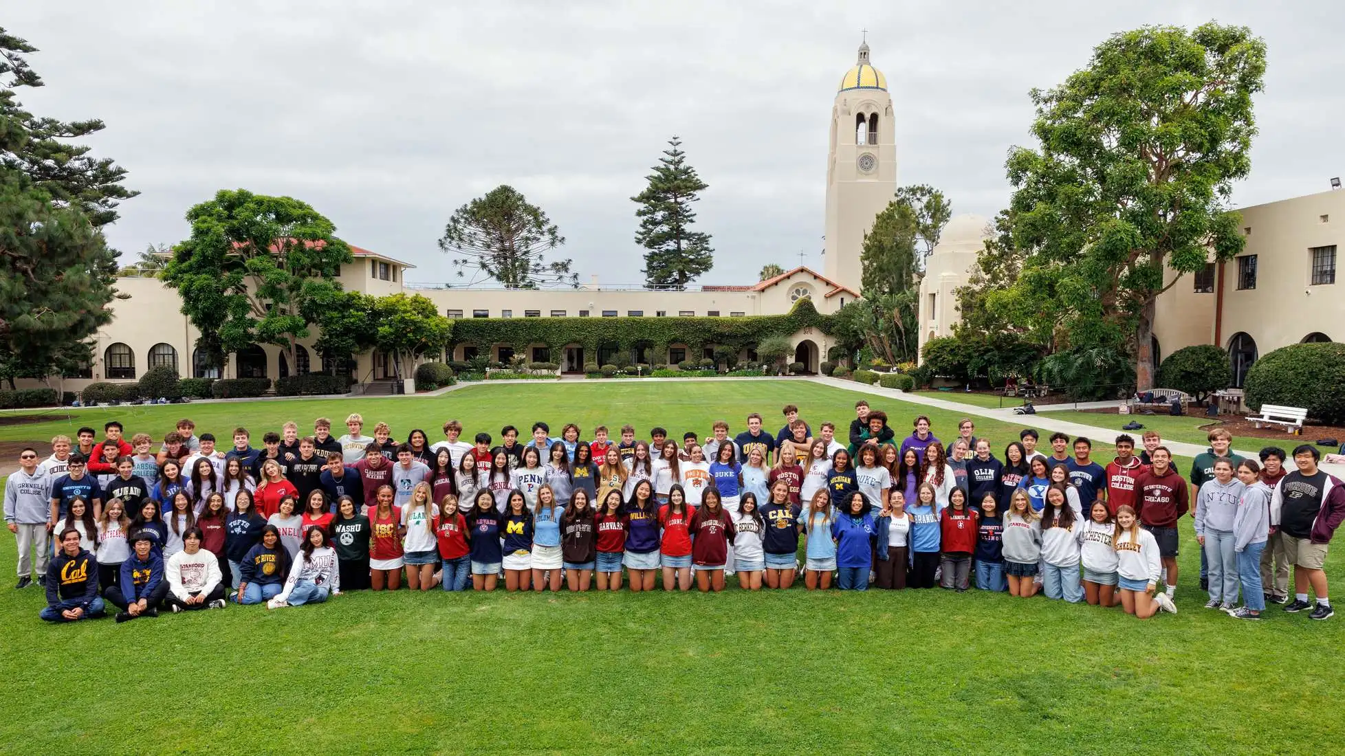 Estudiantes en el campus de Bishop's School