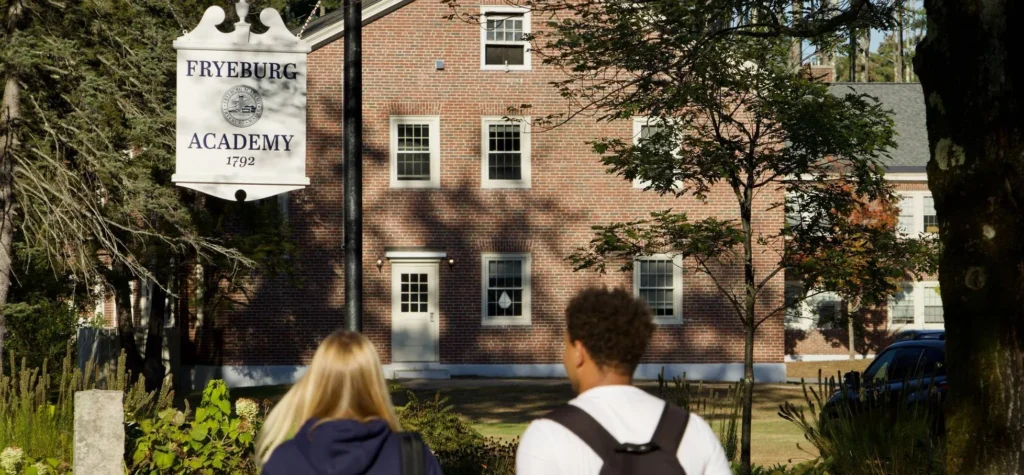Entrada Fryeburg Academy