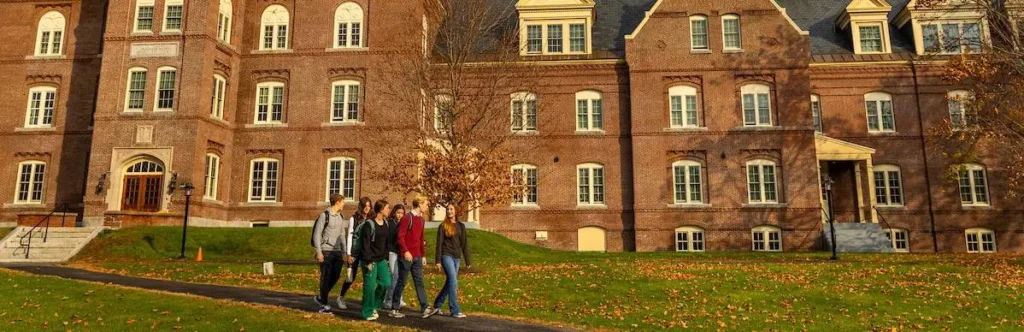 Frente del edificio de Tilton School