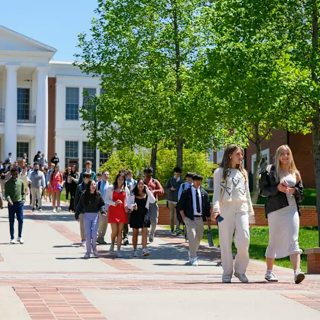 Estudiantes en campus de Suffield Academy