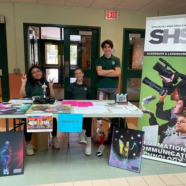 Muestra de estudiantes de Holy Cross Catholic Secondary School