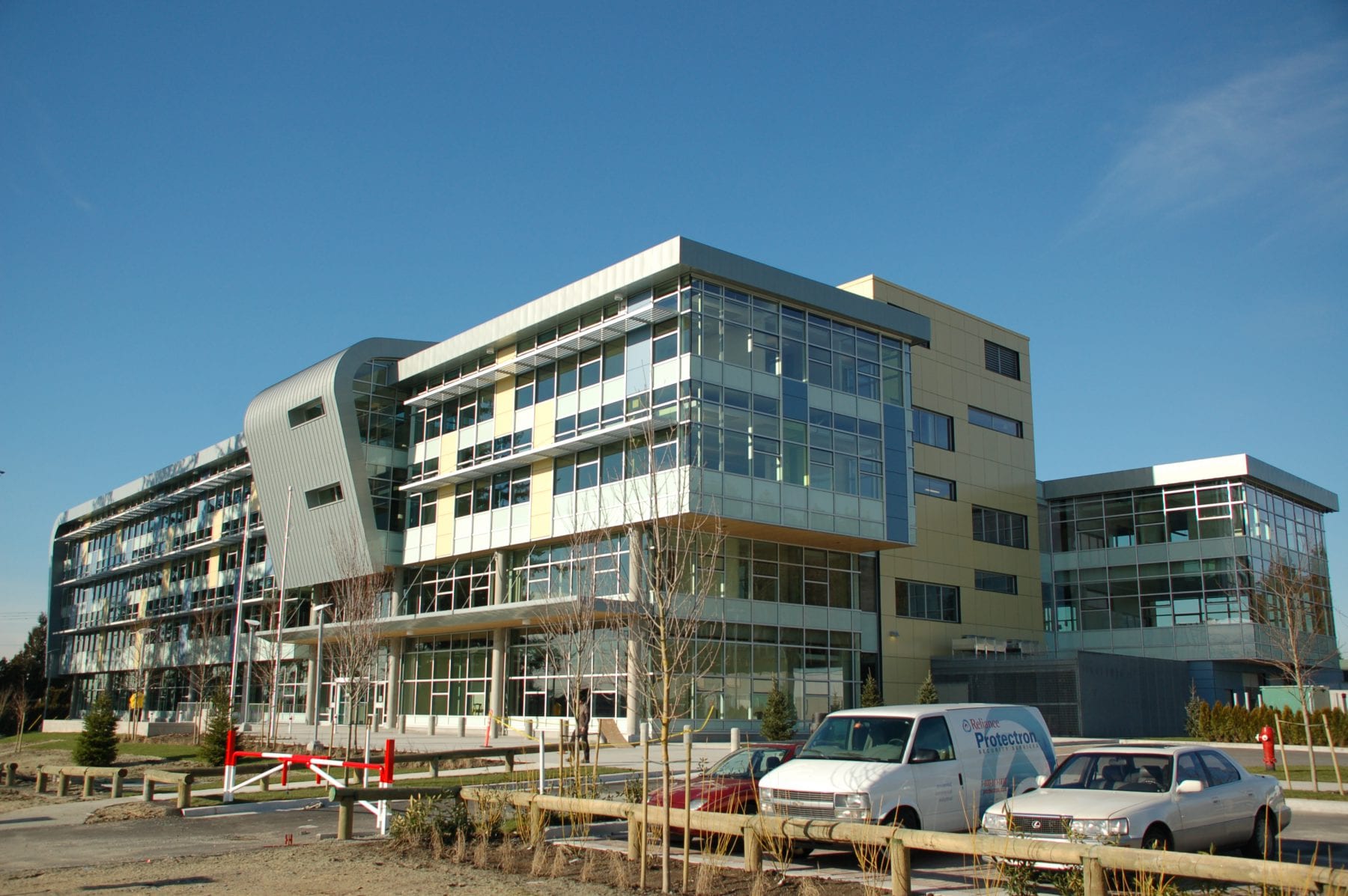 Exteriores de la sede de Surrey Schools District