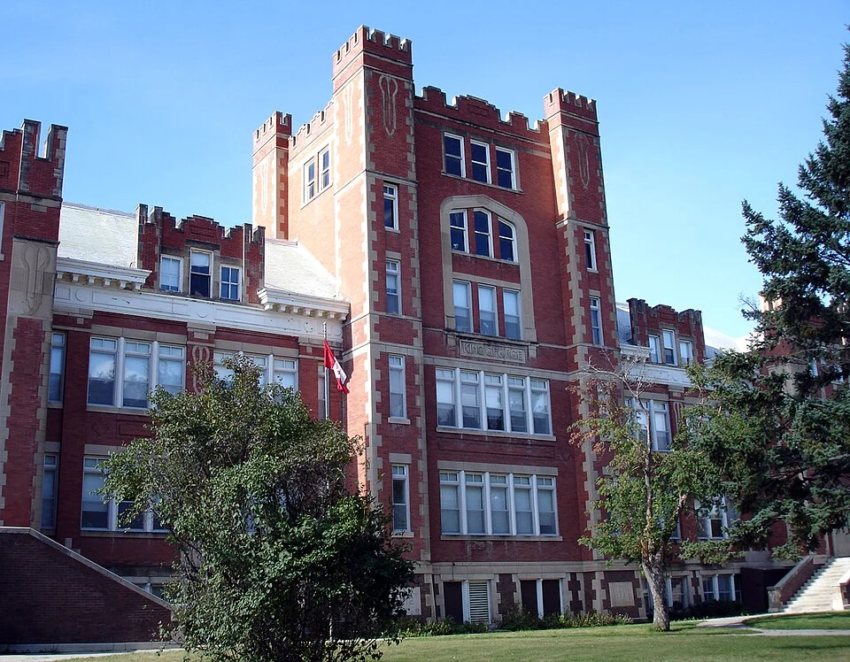 escuela perteneciente a Saskatoon Public Schools
