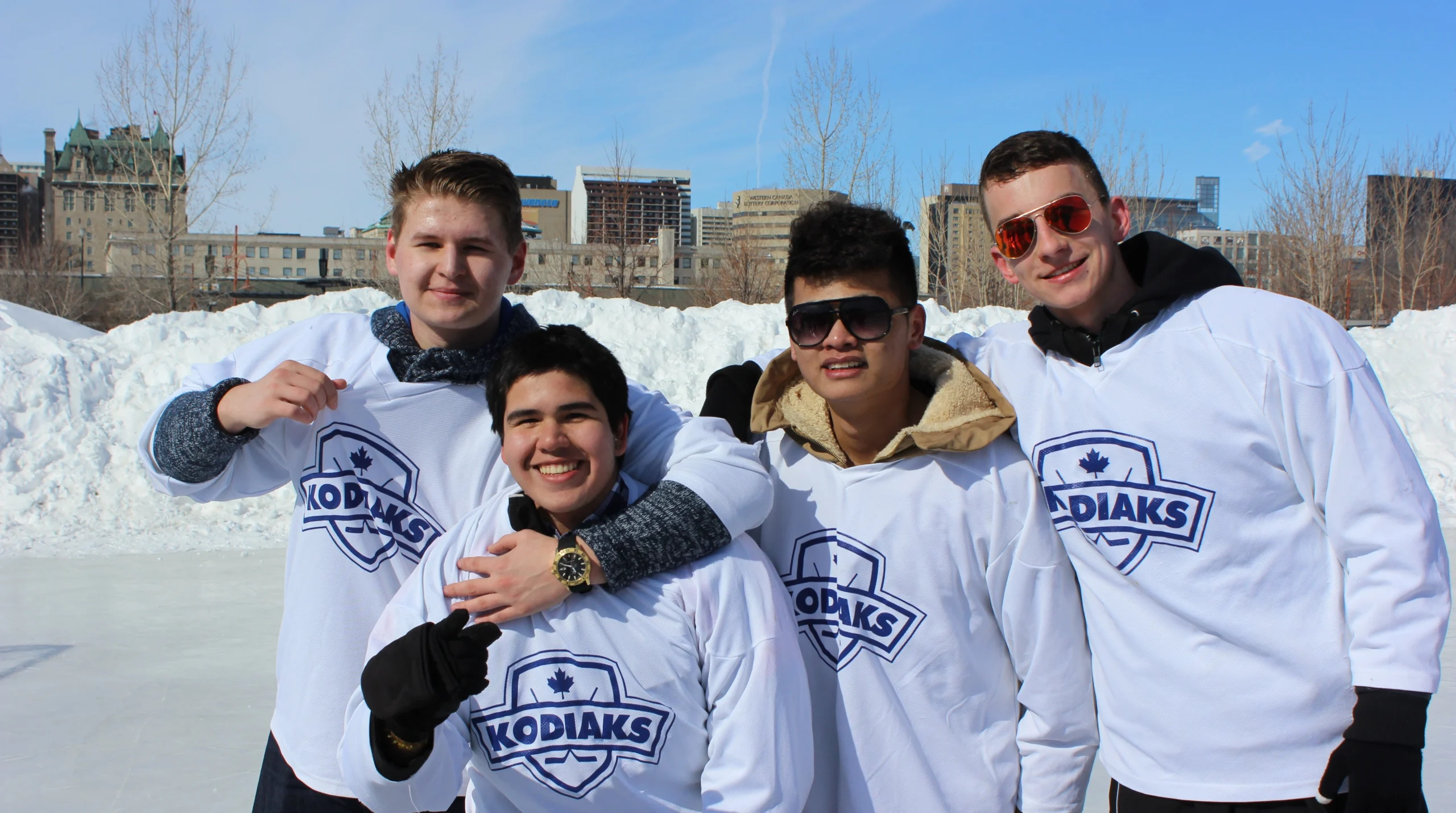 Estudiantes en campus nevado