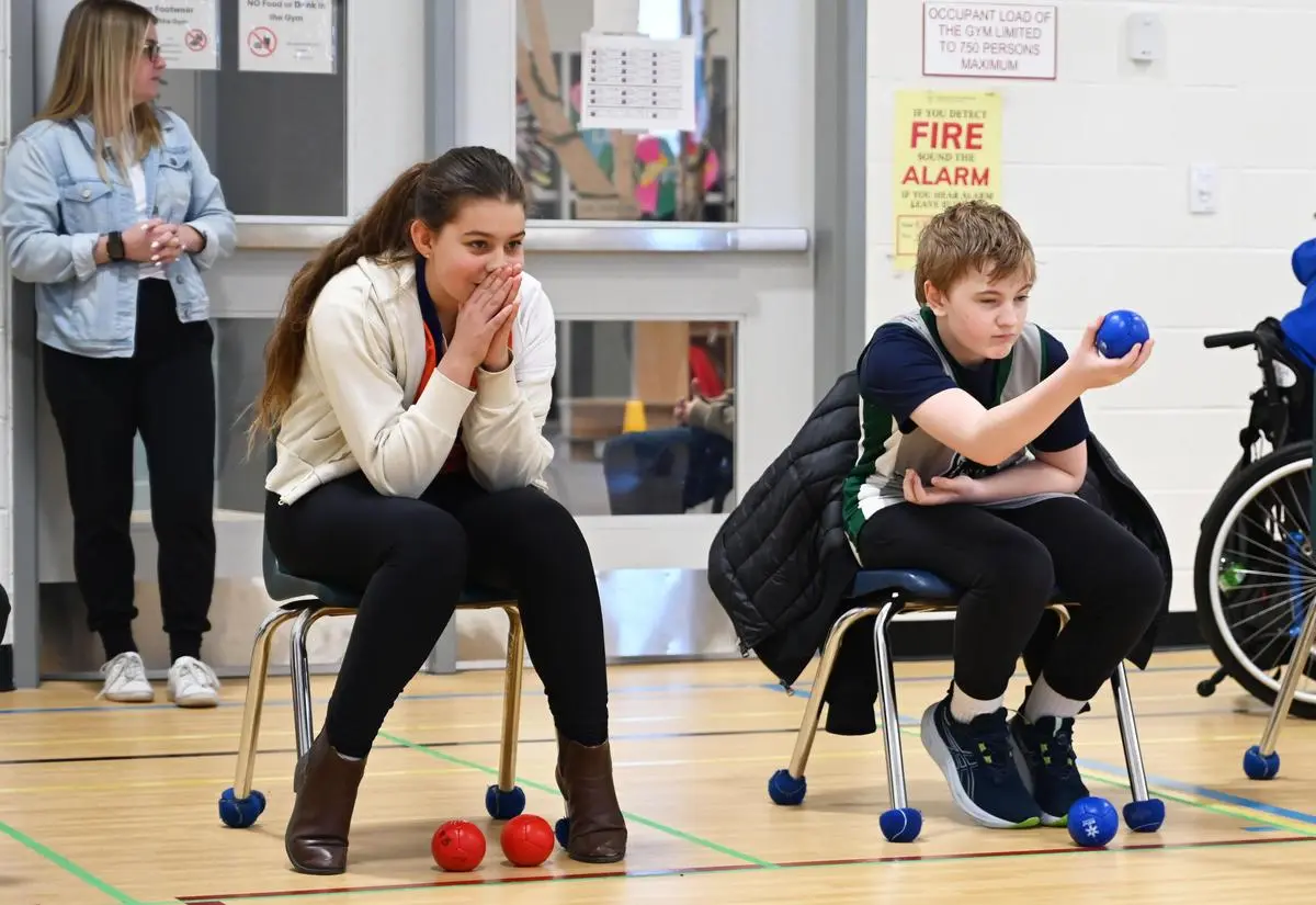 Estudiantes de The Algonquin and Lakeshore Catholic School District